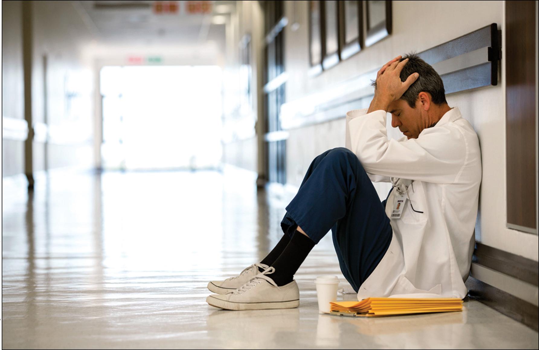 En este artículo abordamos el síndrome de burnout (o el síndrome del trabajador quemado) en sanitarios