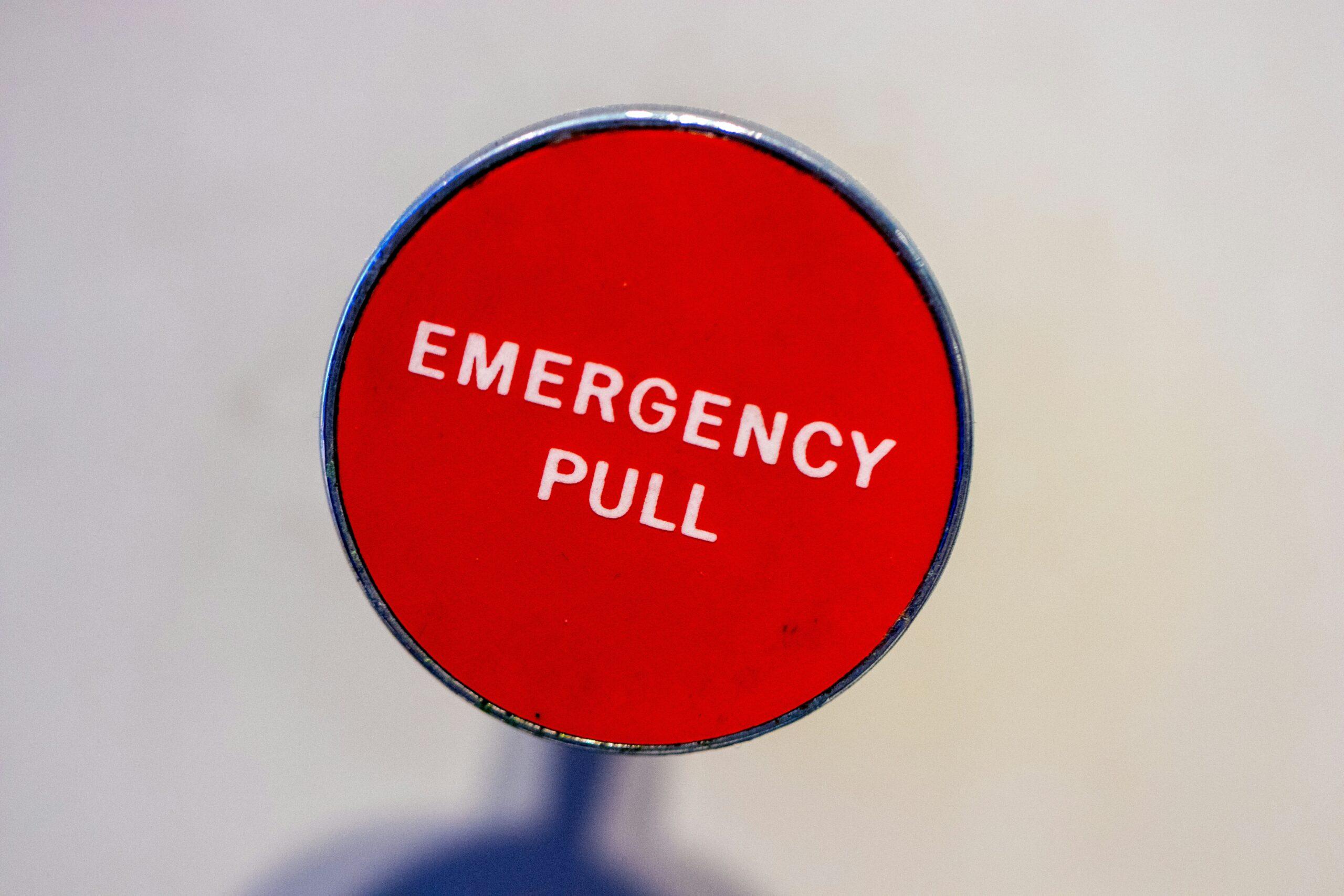 Una palanca de freno de emergencia, función que tiene la fuerza de voluntad, y no de motor de cambio